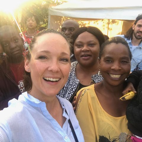 Carolin Kebekus in Sambia