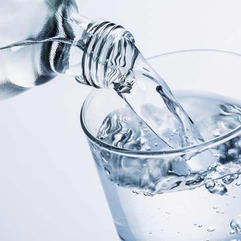 Mineralwasser im Check: Gleiches Wasser, viermal so teuer - so funktioniert der Quellen-Trick