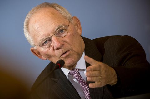 Trotz guter Aussichten in der aktuellen Steuerschätzung will Bundesfinanzminister Wolfgang Schäuble (CDU) am Sparkurs festhalten