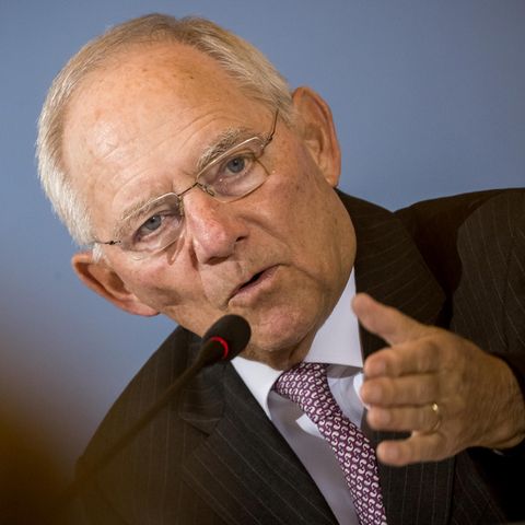 Trotz guter Aussichten in der aktuellen Steuerschätzung will Bundesfinanzminister Wolfgang Schäuble (CDU) am Sparkurs festhalten