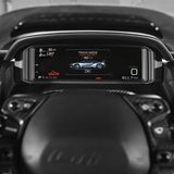 Auf Knopfdruck fällt der GT um fünf Zentimeter in die Tiefe.