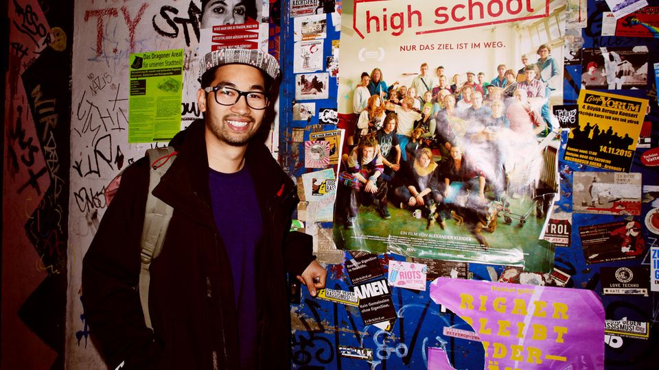 "Berlin Rebel High School": Hanil besucht seine alte Schule - Drehort für den Film "Berlin Rebel High School" Hanil besucht seine alte Schule - Drehort für den Film "Berlin Rebel High School"