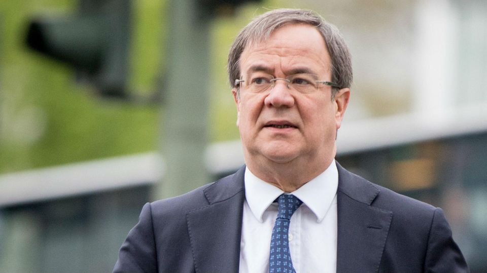 Der CDU-Politiker Armin Laschet schaut ernst