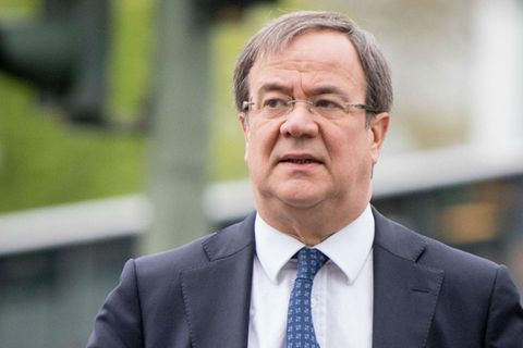 Der CDU-Politiker Armin Laschet schaut ernst