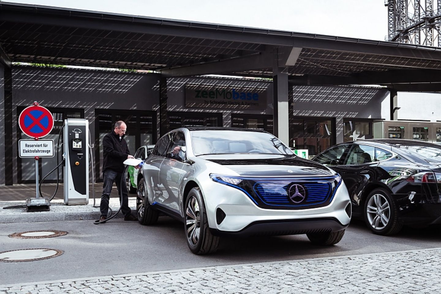 Mercedes Concept EQ - hier wird geladen