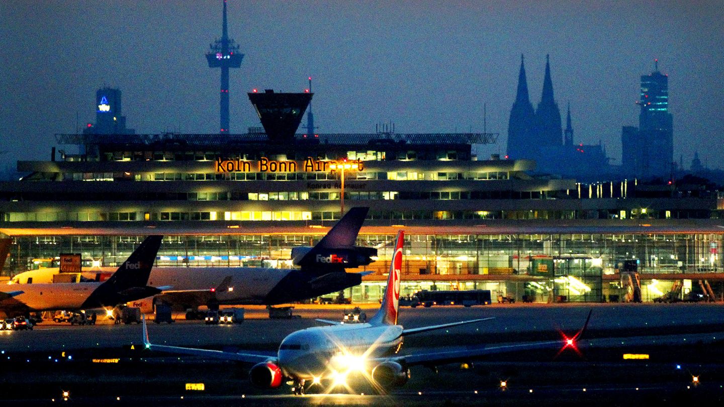 Gleich zwei Zwischenfälle ereigneten sich am Freitagabend am Flughafen Köln/Bonn (Symbolbild)