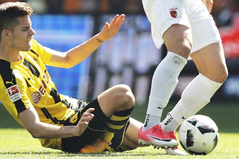 BVB-Profi Julian Weigl verletzte sich gegen Augsburg schwer am rechten Knöchel