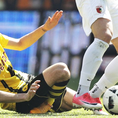 BVB-Profi Julian Weigl verletzte sich gegen Augsburg schwer am rechten Knöchel