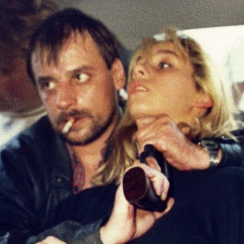 Die Geiselnahme von Gladbeck im August 1988: Dieter Degowski bedroht die Geisel Silke Bischoff mit seiner Waffe.
