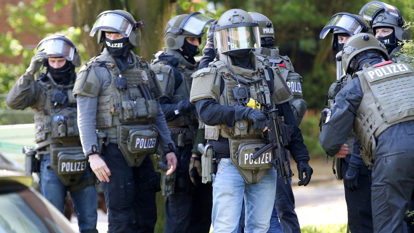 Das SEK fahndete nach dem zwischenzeitlich flüchtigen Schützen in Hamburg