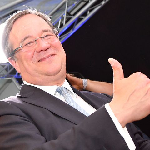 Daumen hoch: Armin Laschet von der CDU wird der neue Ministerpräsident in NRW