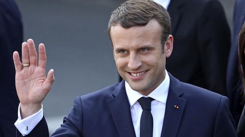 Emmanuel Macron beim Pariser Rathaus nach seiner Ernennungszeremonie am Sonntag