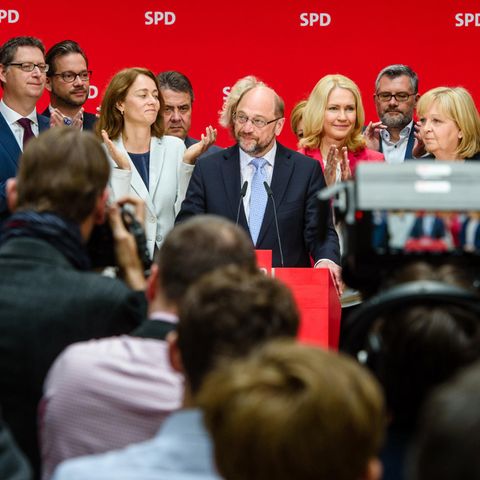 Martin Schulz steht am Tag nach der NRW-Pleite in Berlin Rede und Antwort