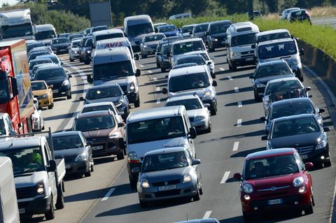 Auf der Autobahn A5 hatte die Polizei einen ungewöhnlichen Einsatz (Symbolbild)