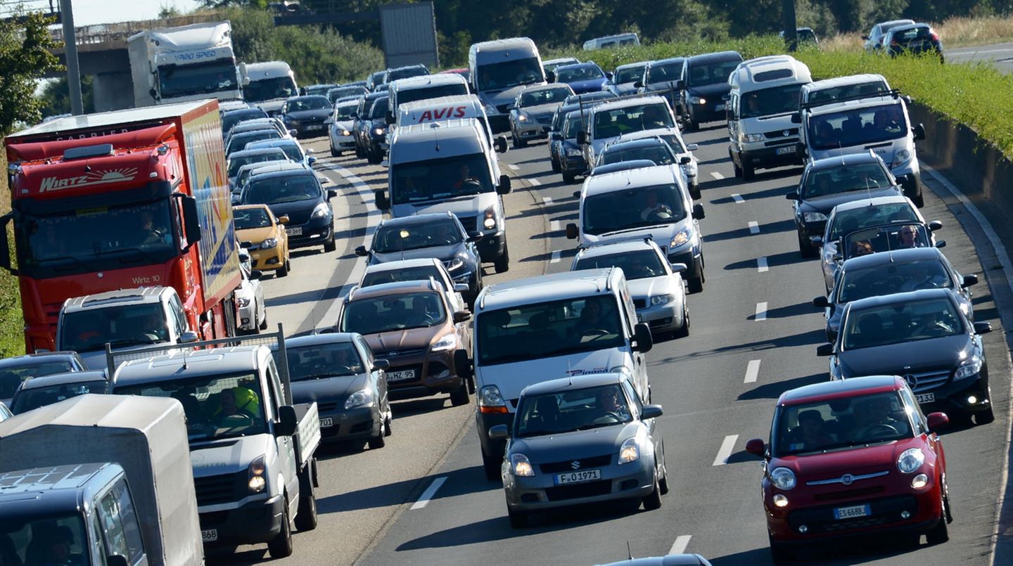 Auf der Autobahn A5 hatte die Polizei einen ungewöhnlichen Einsatz (Symbolbild)
