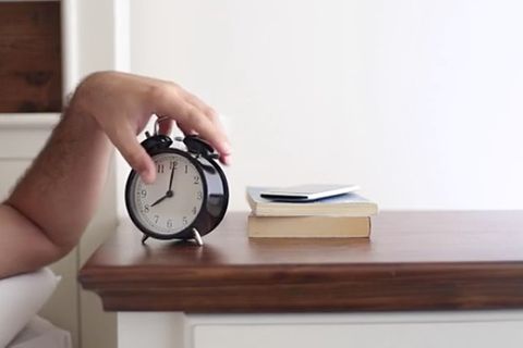 Morgenmuffel aufgepasst: Darum ist die Snooze-Taste gefährlich für unseren Körper