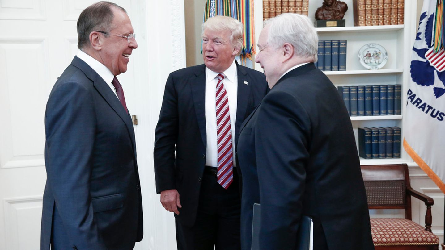 Donald Trump trifft Sergej Lawrow und den russischen Botschaft im Oval Office