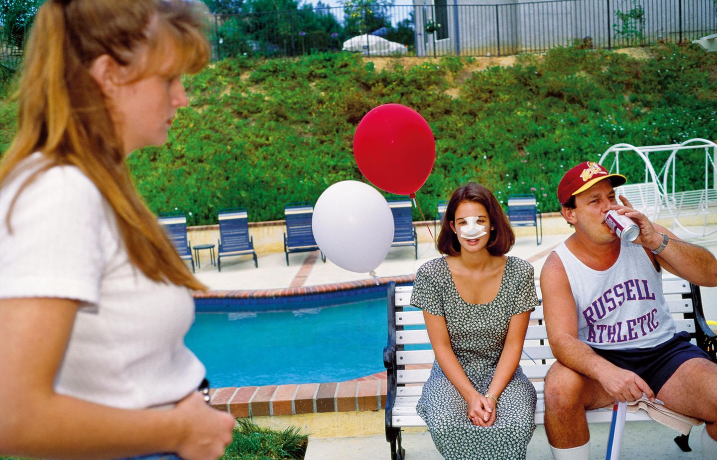 Lindsey, 18, bei einer Feier zum Unabhängigkeitstag drei Tage nach ihrer Nasenkorrektur, Calabasas, Kalifornien, 1993. Fünf ihrer Freunde an der Calabasas High School hatten bereits eine Schönheitsoperation.