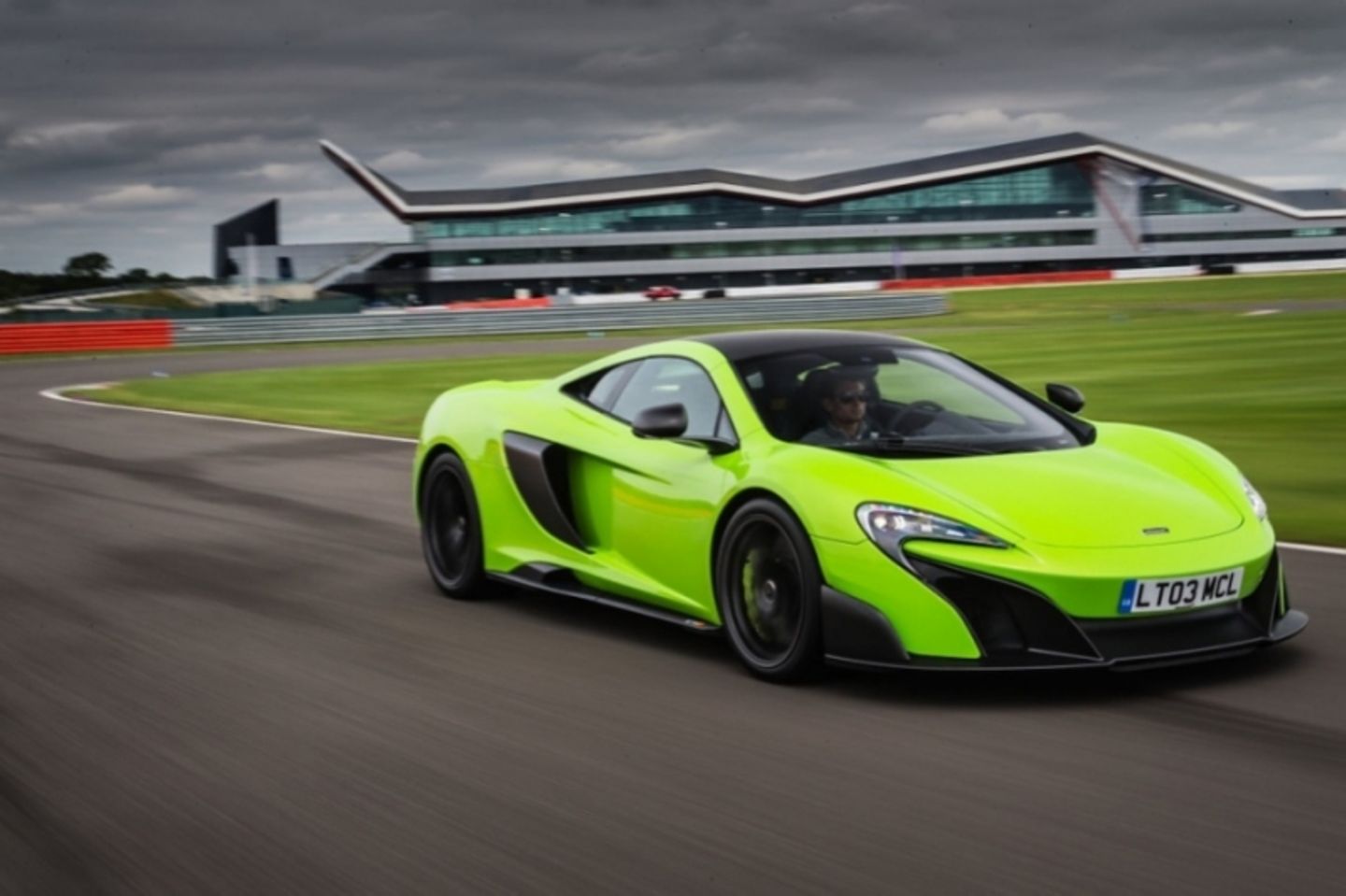 McLaren 675 LT - steht für Long Tail