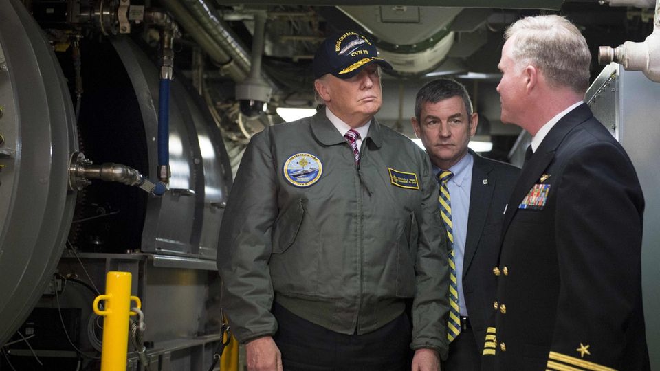 Anfang März hat Donald Trump die USS Gerald R. Ford besucht. Offenbar hat ihm nicht alles gefallen, was er erfahren hat.