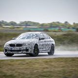 Bis zu 305 km/h ist er schnell.