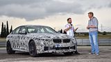 Ex-Formel 1-Pilot Timo Glock erklärt Redakteur Marcel Sommer die Vorzüge der einzelnen Fahrmodi des neuen BMW M5.