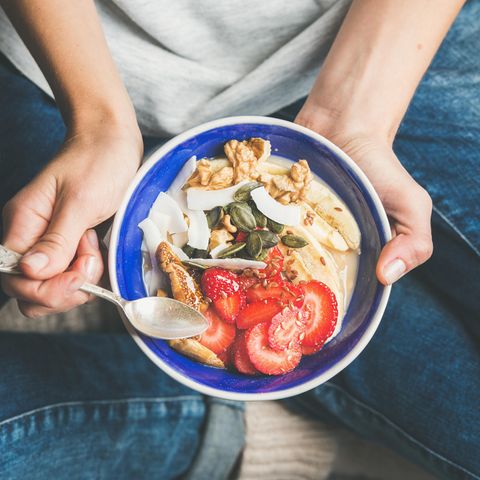Natürliche Lebensmittel wie Obst und Nüsse bilden die Basis des Ernährungskonzepts "Clean Eating"