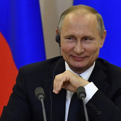 Wladimir Putin witzelte bei einer Pressekonferenz in Sotschi über die Affäre um angeblichen Geheimnisverrat