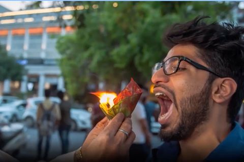 Indiens Street Food: Heiß und feurig: Dieser Snack wird einem brennend in den Mund geschoben