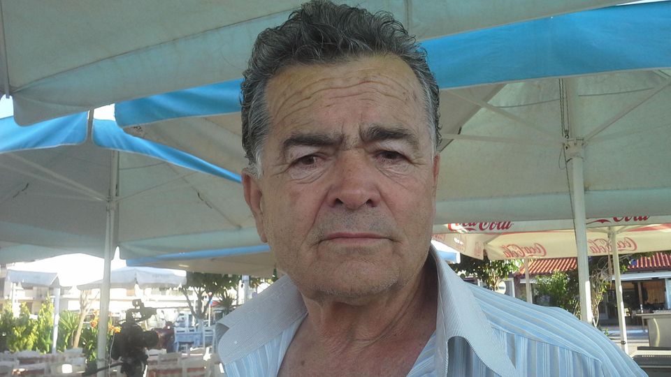 Einst erfolgreicher Unternehmer, nun mittelloser Rentner: Michalis Routzakis nimmt das nächste Sparpaket für Griechenland apathisch hin. "Ich bin fertig", sagt er.