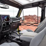 Ein Tablet kann in den Armaturenträger eingeklickt werden. Das soll es ähnlich auch in der Serie geben.