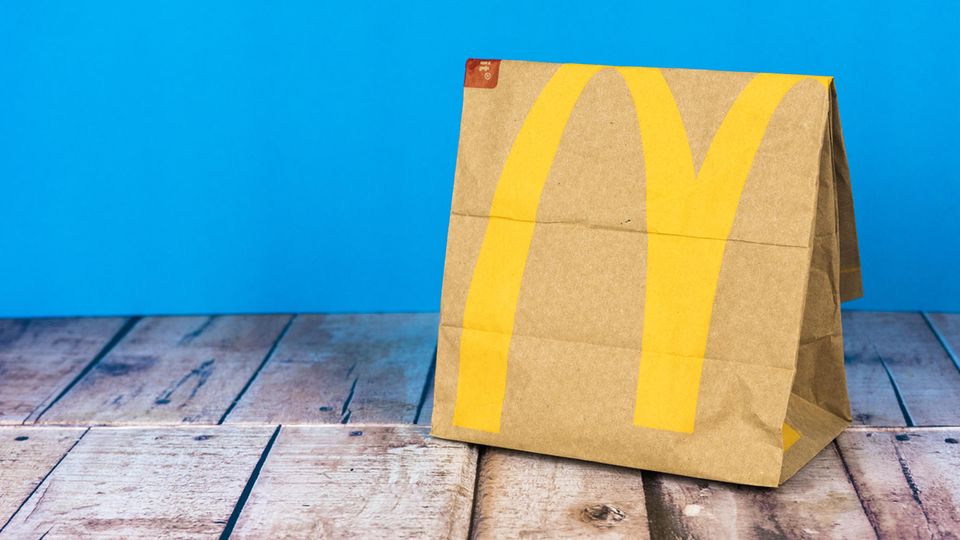 Ausschilderung Teaserbild McDonalds Papiertüte
