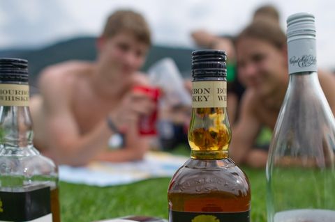 Drei Prozent der befragten Jugendlichen trinken gefährlich hohe Mengen Alkohol
