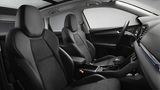Auch groß gewachsene Personen haben Platz im Skoda Karoq
