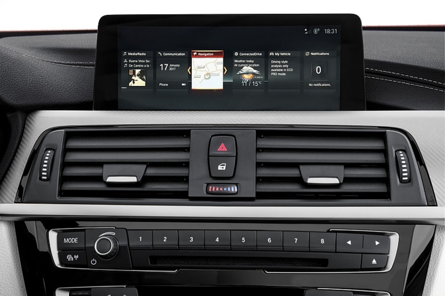 Auch im BMW 430i Cabrio hat das Infotainment-System die Kacheloptik