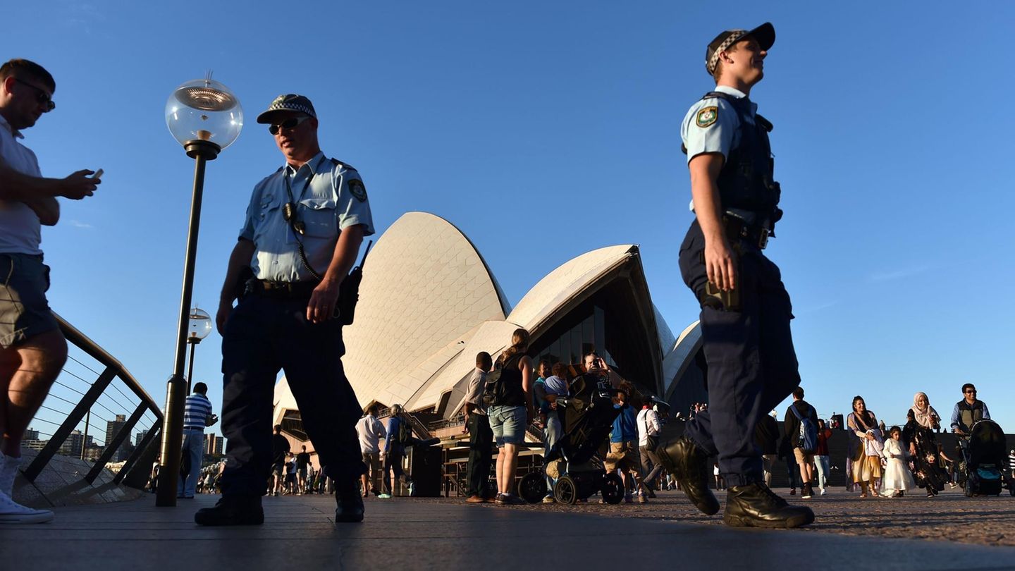 Die Polizei in Sydney sucht nach einem Mann, der ein Mädchen aus Guinea als Sex-Sklavin gehalten haben soll