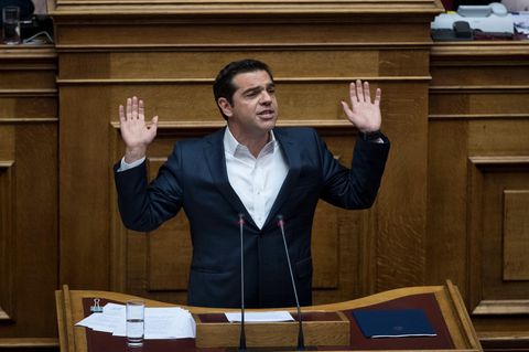 Griechenlands Ministerpräsident Alexis Tsipras spricht vor dem Parlament in Athen