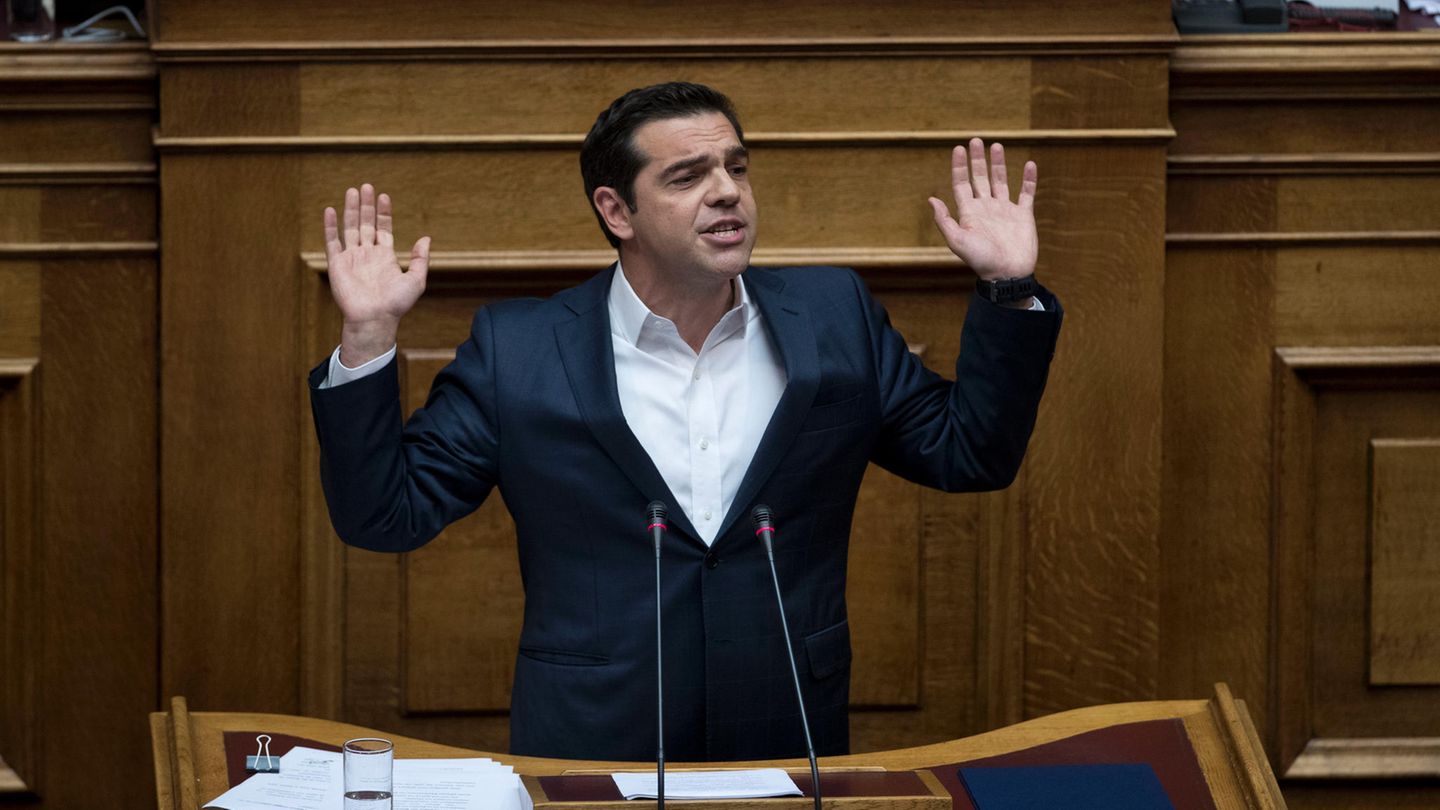 Griechenlands Ministerpräsident Alexis Tsipras spricht vor dem Parlament in Athen