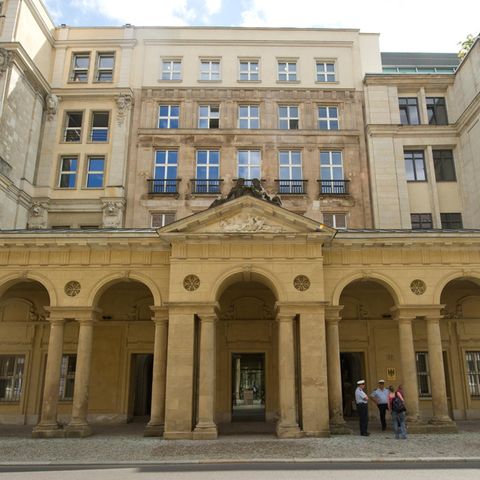 identitäre bewegung demonstriert vor justizministerium