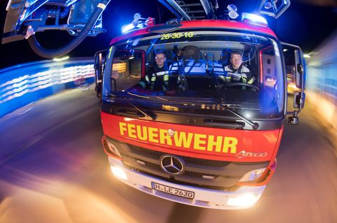 Feuerwehreinsatz in Lübeck - eine Frau stirbt bei Brand in Pflegeheim (Symbolfoto)