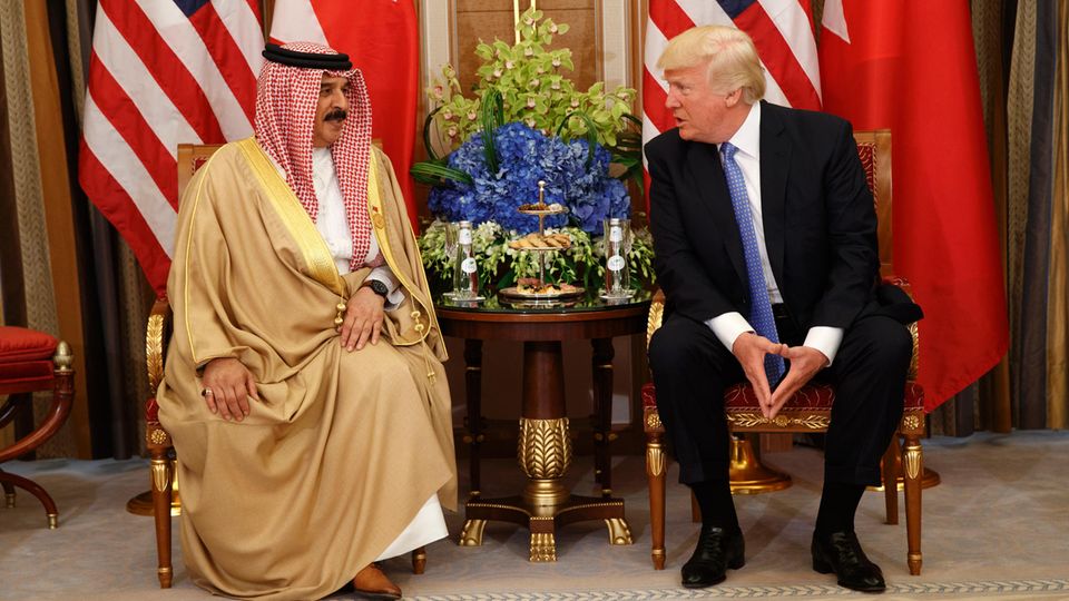 Donald Trump - hier zu Gast bei Bahrains König Hamad bin Isa Al Khalifa.