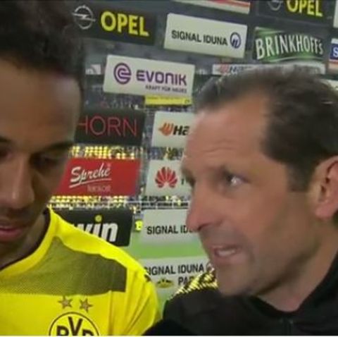Pierre-Emerick Aubameyang und sein Dolmetscher Massimo Mariotti: Irritation nach dem Triumph über Bremen