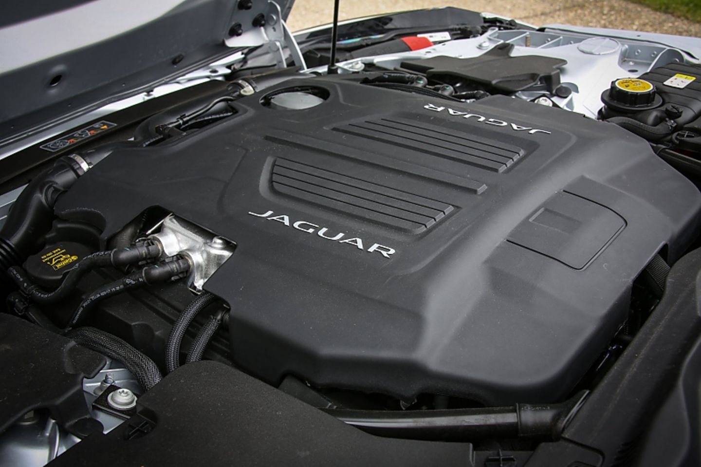 Jaguar F Type 400 Sport Cabrio AWD - leistet 294 kW / 400 PS