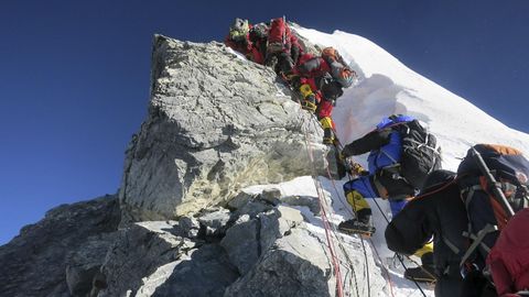 Bergsteiger bezwingen den Hillary Step des Mount Everest (Archivbild aus dem Jahr 2013)