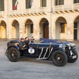 In einem Vorkriegsmodell wie hier in der Nummer 61 ist die Mille Miglia eine besondere Herausforderung.