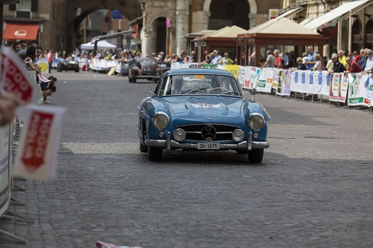 Adrian Gattiker in seinem einzigartigen Mercedes 300 SL mit Alukarosse.