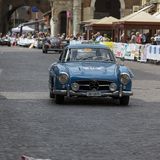 Adrian Gattiker in seinem einzigartigen Mercedes 300 SL mit Alukarosse.