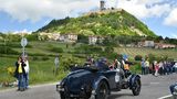 Startnummer 63, Bugatti Typ 40, rund zwei Stunden nördlich von Rom.