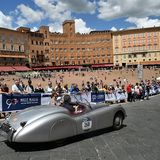 Die Durchfahrt auf der großen Piazza von Siena ist jedes Jahr eines der Highlights.