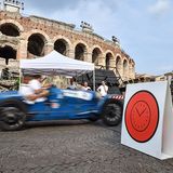 Die Mille Miglia ist seit ihrer Neuauflage im Jahre 1977 eine Gleichmäßigkeitsfahrt mit rund 120 Prüfungen.